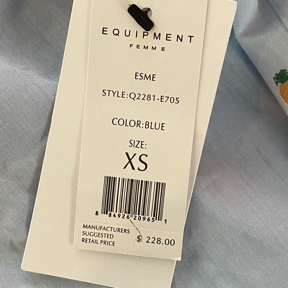 EQUIPMENT ESME LIGHT BLUE PINEAPPLE TOP NWT - Picture 4 of 4